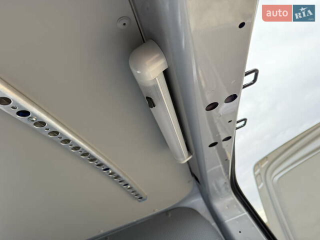 Серый Фольксваген Transporter, объемом двигателя 2 л и пробегом 199 тыс. км за 25999 $, фото 82 на Automoto.ua