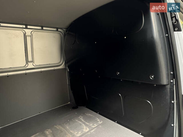 Серый Фольксваген Transporter, объемом двигателя 2 л и пробегом 207 тыс. км за 24950 $, фото 84 на Automoto.ua