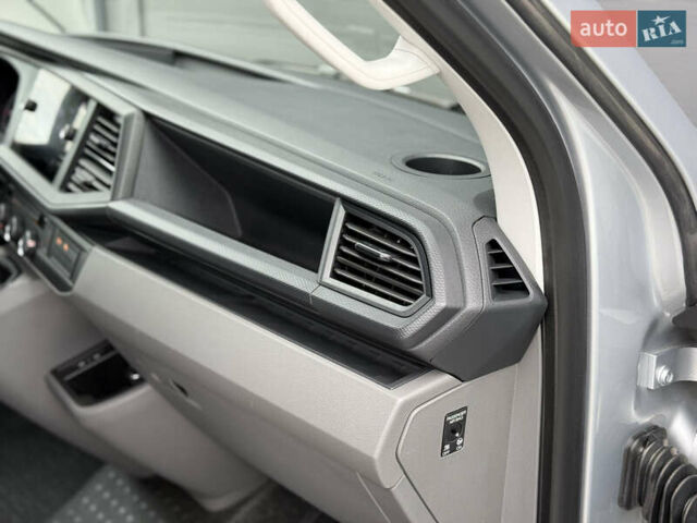 Серый Фольксваген Transporter, объемом двигателя 2 л и пробегом 199 тыс. км за 25999 $, фото 49 на Automoto.ua