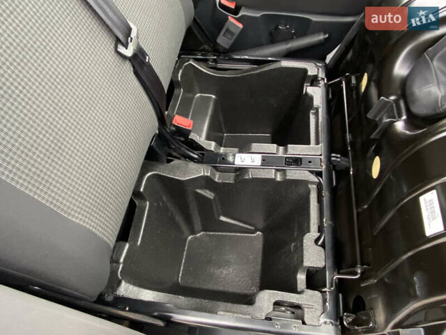 Серый Фольксваген Transporter, объемом двигателя 1.97 л и пробегом 165 тыс. км за 23900 $, фото 35 на Automoto.ua