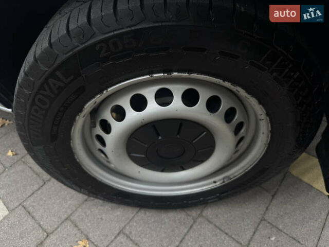 Серый Фольксваген Transporter, объемом двигателя 2 л и пробегом 207 тыс. км за 24950 $, фото 190 на Automoto.ua