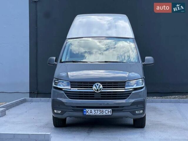 Серый Фольксваген Transporter, объемом двигателя 1.97 л и пробегом 18 тыс. км за 49800 $, фото 1 на Automoto.ua