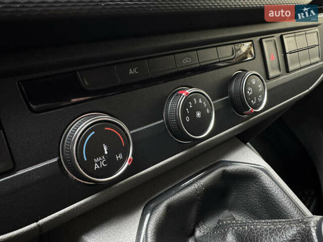 Серый Фольксваген Transporter, объемом двигателя 2 л и пробегом 207 тыс. км за 24950 $, фото 126 на Automoto.ua