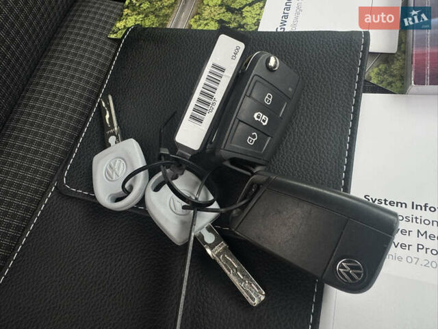 Серый Фольксваген Transporter, объемом двигателя 2 л и пробегом 207 тыс. км за 24950 $, фото 191 на Automoto.ua