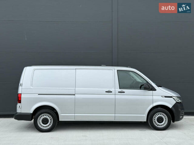 Серый Фольксваген Transporter, объемом двигателя 2 л и пробегом 199 тыс. км за 25999 $, фото 2 на Automoto.ua
