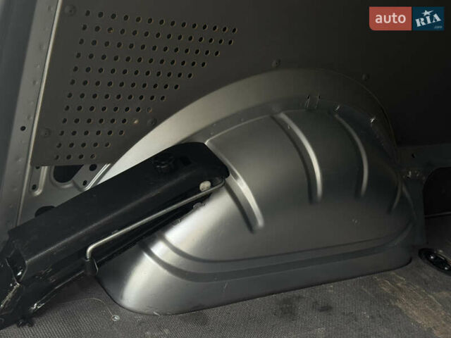 Серый Фольксваген Transporter, объемом двигателя 2 л и пробегом 207 тыс. км за 24950 $, фото 165 на Automoto.ua