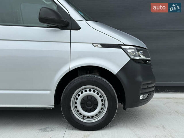 Серый Фольксваген Transporter, объемом двигателя 2 л и пробегом 199 тыс. км за 25999 $, фото 28 на Automoto.ua