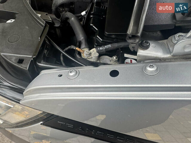 Серый Фольксваген Transporter, объемом двигателя 2 л и пробегом 207 тыс. км за 24950 $, фото 179 на Automoto.ua