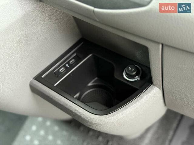 Серый Фольксваген Transporter, объемом двигателя 2 л и пробегом 199 тыс. км за 25999 $, фото 48 на Automoto.ua