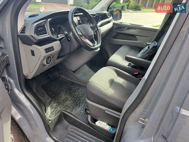 Серый Фольксваген Transporter, объемом двигателя 2 л и пробегом 21 тыс. км за 49500 $, фото 2 на Automoto.ua