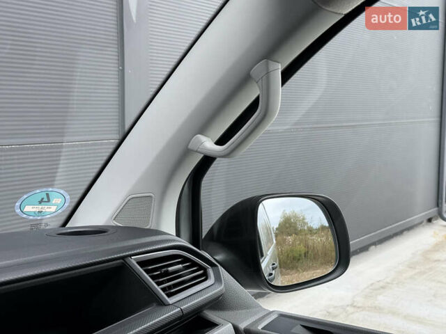 Серый Фольксваген Transporter, объемом двигателя 2 л и пробегом 199 тыс. км за 25999 $, фото 67 на Automoto.ua