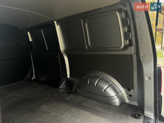 Серый Фольксваген Transporter, объемом двигателя 2 л и пробегом 207 тыс. км за 24950 $, фото 160 на Automoto.ua
