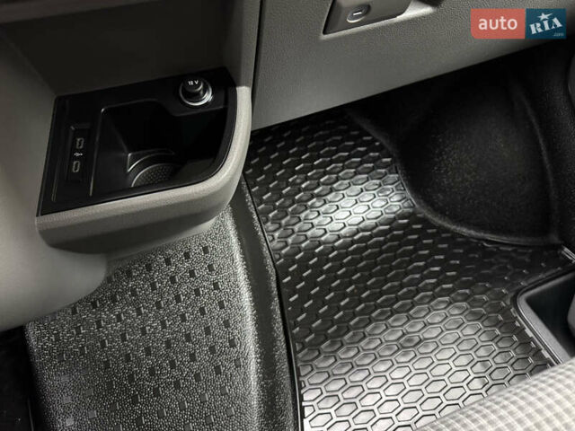 Серый Фольксваген Transporter, объемом двигателя 2 л и пробегом 207 тыс. км за 24950 $, фото 121 на Automoto.ua