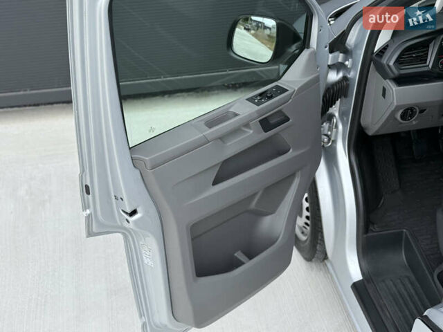 Серый Фольксваген Transporter, объемом двигателя 2 л и пробегом 199 тыс. км за 25999 $, фото 45 на Automoto.ua