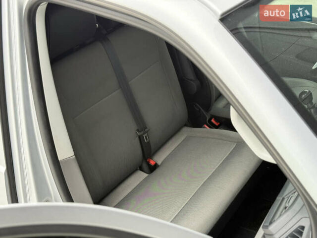 Серый Фольксваген Transporter, объемом двигателя 2 л и пробегом 199 тыс. км за 25999 $, фото 51 на Automoto.ua