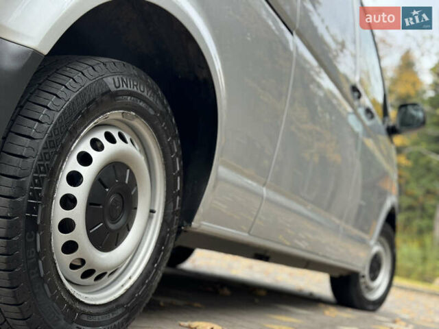 Серый Фольксваген Transporter, объемом двигателя 2 л и пробегом 207 тыс. км за 24950 $, фото 36 на Automoto.ua