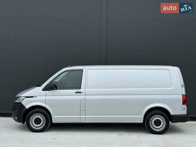 Серый Фольксваген Transporter, объемом двигателя 2 л и пробегом 199 тыс. км за 25999 $, фото 3 на Automoto.ua