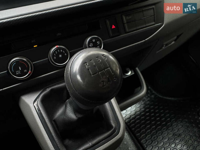 Серый Фольксваген Transporter, объемом двигателя 2 л и пробегом 207 тыс. км за 24950 $, фото 123 на Automoto.ua