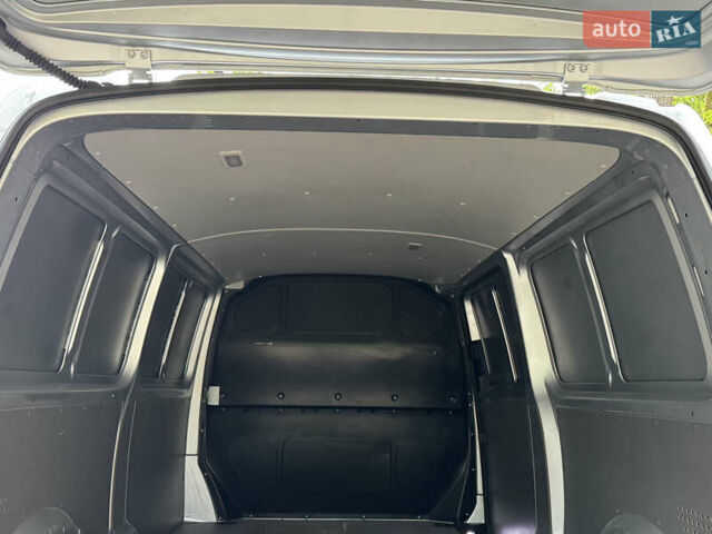 Серый Фольксваген Transporter, объемом двигателя 2 л и пробегом 203 тыс. км за 23450 $, фото 146 на Automoto.ua