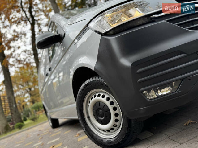 Серый Фольксваген Transporter, объемом двигателя 2 л и пробегом 207 тыс. км за 24950 $, фото 63 на Automoto.ua