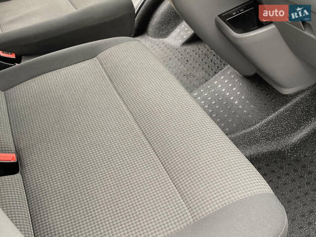 Серый Фольксваген Transporter, объемом двигателя 1.97 л и пробегом 165 тыс. км за 23900 $, фото 23 на Automoto.ua