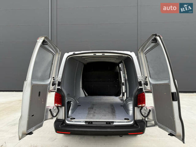 Серый Фольксваген Transporter, объемом двигателя 2 л и пробегом 199 тыс. км за 25999 $, фото 81 на Automoto.ua