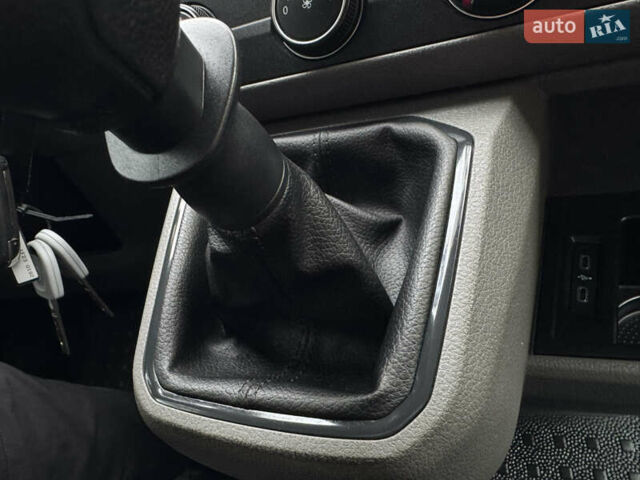 Серый Фольксваген Transporter, объемом двигателя 2 л и пробегом 207 тыс. км за 24950 $, фото 125 на Automoto.ua