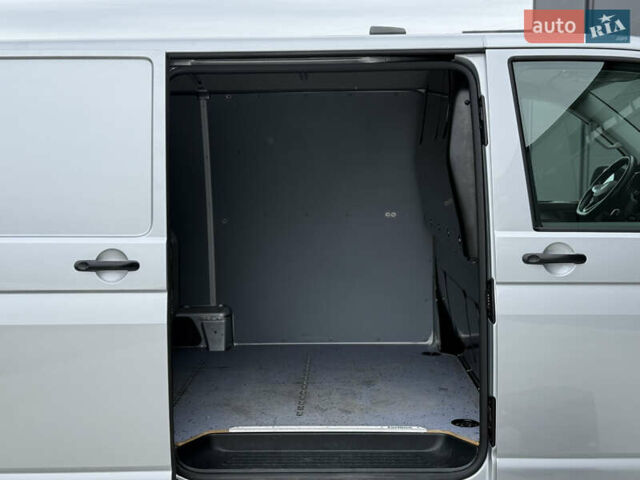 Серый Фольксваген Transporter, объемом двигателя 2 л и пробегом 199 тыс. км за 25999 $, фото 76 на Automoto.ua