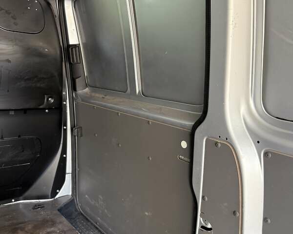 Сірий Фольксваген Transporter, об'ємом двигуна 1.97 л та пробігом 205 тис. км за 25300 $, фото 78 на Automoto.ua