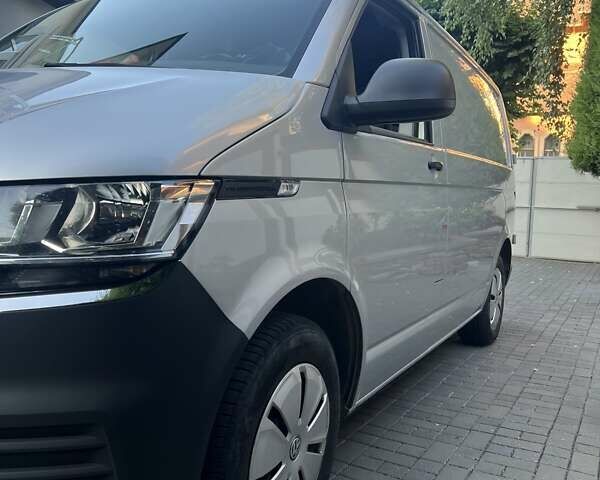 Серый Фольксваген Transporter, объемом двигателя 1.97 л и пробегом 280 тыс. км за 24000 $, фото 2 на Automoto.ua