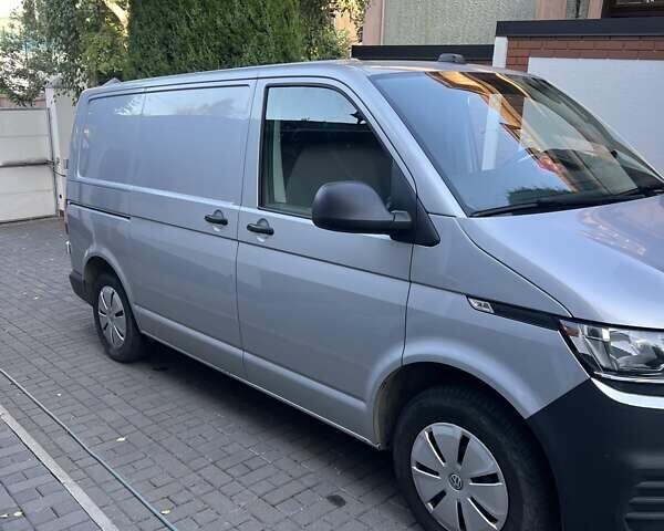 Серый Фольксваген Transporter, объемом двигателя 1.97 л и пробегом 280 тыс. км за 24000 $, фото 1 на Automoto.ua