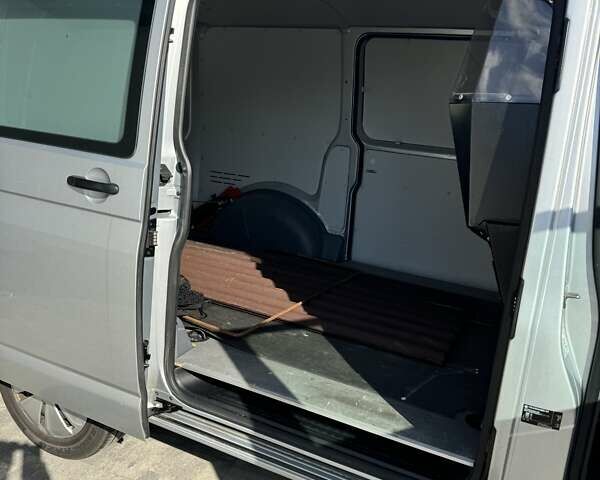 Сірий Фольксваген Transporter, об'ємом двигуна 1.97 л та пробігом 206 тис. км за 30700 $, фото 12 на Automoto.ua