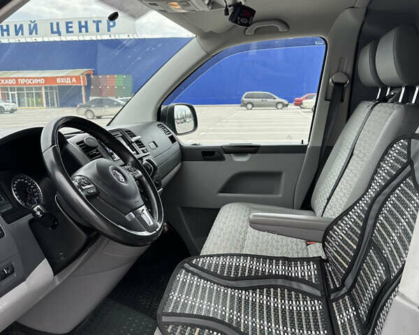 Серый Фольксваген Transporter, объемом двигателя 1.97 л и пробегом 304 тыс. км за 16000 $, фото 9 на Automoto.ua