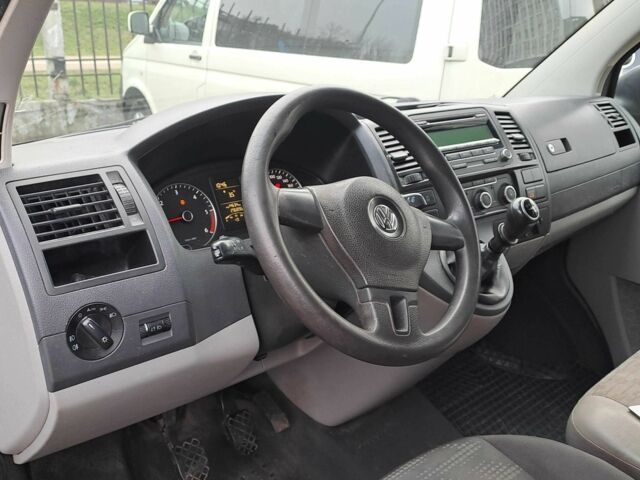 Серый Фольксваген Transporter, объемом двигателя 2 л и пробегом 297 тыс. км за 7650 $, фото 4 на Automoto.ua