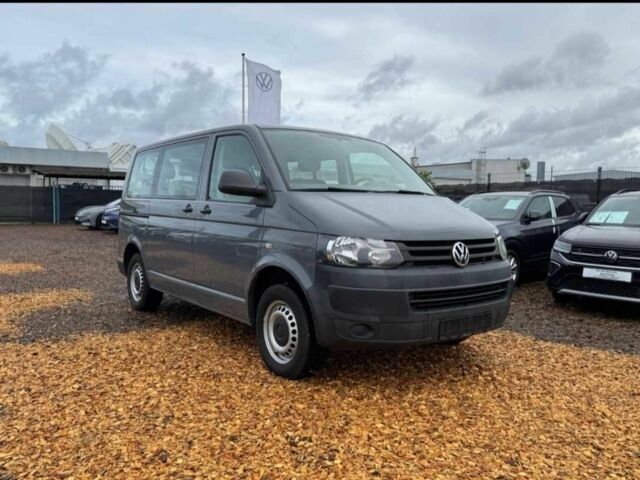Серый Фольксваген Transporter, объемом двигателя 2 л и пробегом 219 тыс. км за 21000 $, фото 1 на Automoto.ua