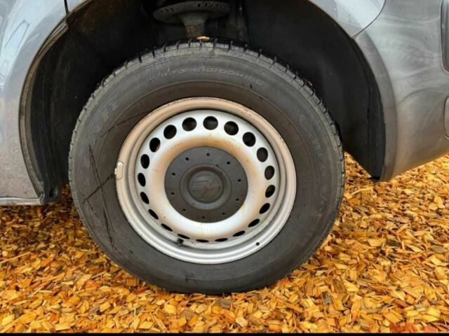 Серый Фольксваген Transporter, объемом двигателя 2 л и пробегом 219 тыс. км за 21000 $, фото 3 на Automoto.ua