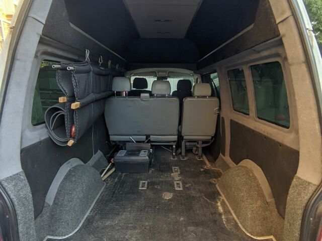 Серый Фольксваген Transporter, объемом двигателя 2.5 л и пробегом 382 тыс. км за 8500 $, фото 7 на Automoto.ua