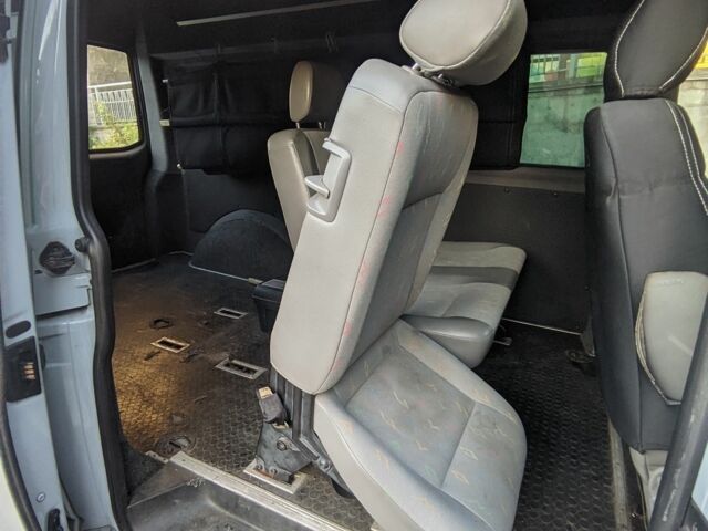 Серый Фольксваген Transporter, объемом двигателя 2.5 л и пробегом 382 тыс. км за 8500 $, фото 8 на Automoto.ua