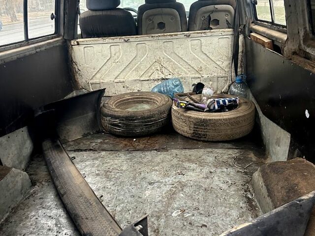 Сірий Фольксваген Transporter, об'ємом двигуна 2.4 л та пробігом 300 тис. км за 4000 $, фото 4 на Automoto.ua