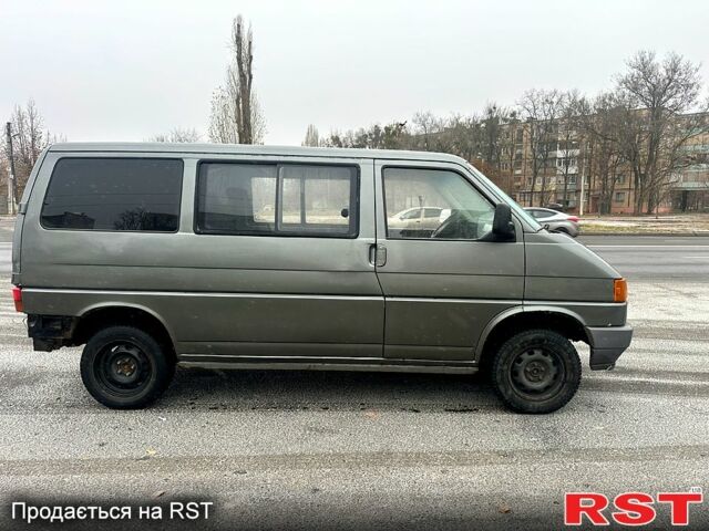 Сірий Фольксваген Transporter, об'ємом двигуна 2.4 л та пробігом 300 тис. км за 4000 $, фото 1 на Automoto.ua