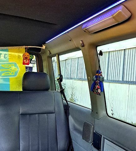 Серый Фольксваген Transporter, объемом двигателя 2.5 л и пробегом 368 тыс. км за 10400 $, фото 4 на Automoto.ua