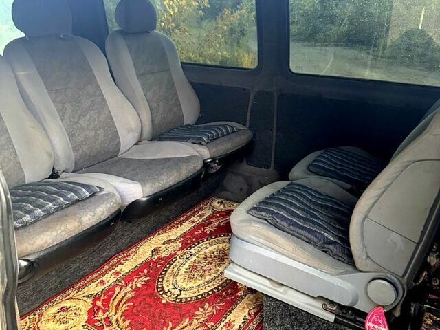 Серый Фольксваген Transporter, объемом двигателя 2.5 л и пробегом 470 тыс. км за 7999 $, фото 5 на Automoto.ua