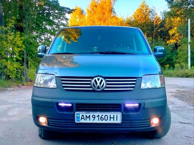 Серый Фольксваген Transporter, объемом двигателя 2.5 л и пробегом 280 тыс. км за 8500 $, фото 2 на Automoto.ua