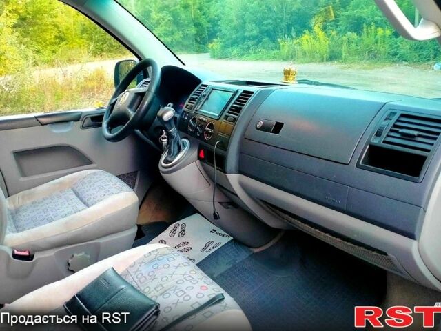 Серый Фольксваген Transporter, объемом двигателя 2.5 л и пробегом 280 тыс. км за 8500 $, фото 1 на Automoto.ua