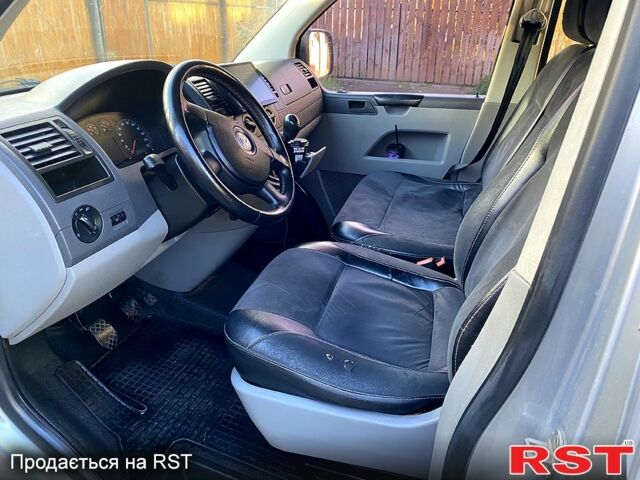 Серый Фольксваген Transporter, объемом двигателя 2.5 л и пробегом 320 тыс. км за 8700 $, фото 6 на Automoto.ua