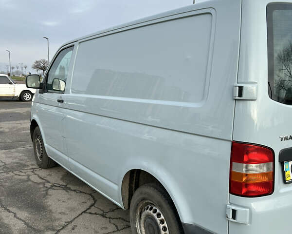 Серый Фольксваген Transporter, объемом двигателя 2.5 л и пробегом 305 тыс. км за 9800 $, фото 5 на Automoto.ua