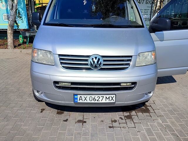 Серый Фольксваген Transporter, объемом двигателя 2.5 л и пробегом 270 тыс. км за 12500 $, фото 2 на Automoto.ua
