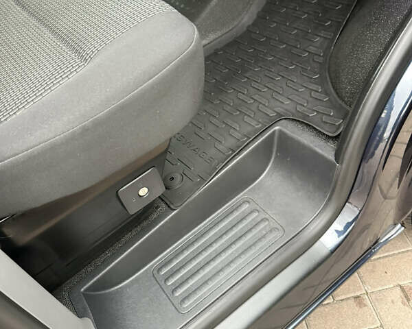 Синій Фольксваген Transporter, об'ємом двигуна 2 л та пробігом 149 тис. км за 33999 $, фото 126 на Automoto.ua