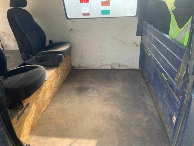 Синій Фольксваген Transporter, об'ємом двигуна 1.6 л та пробігом 400 тис. км за 1906 $, фото 3 на Automoto.ua