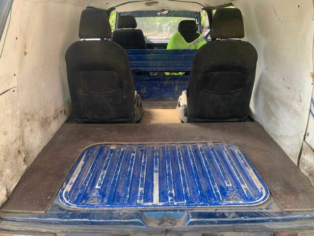 Синій Фольксваген Transporter, об'ємом двигуна 1.6 л та пробігом 400 тис. км за 1906 $, фото 7 на Automoto.ua